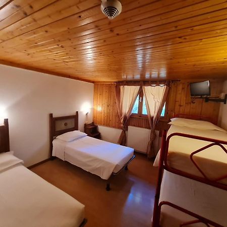 Hostel Il Pirata กาวาเรโน ภายนอก รูปภาพ