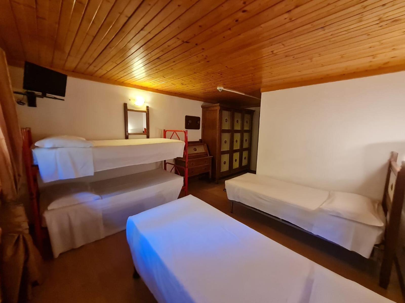 Hostel Il Pirata กาวาเรโน ภายนอก รูปภาพ