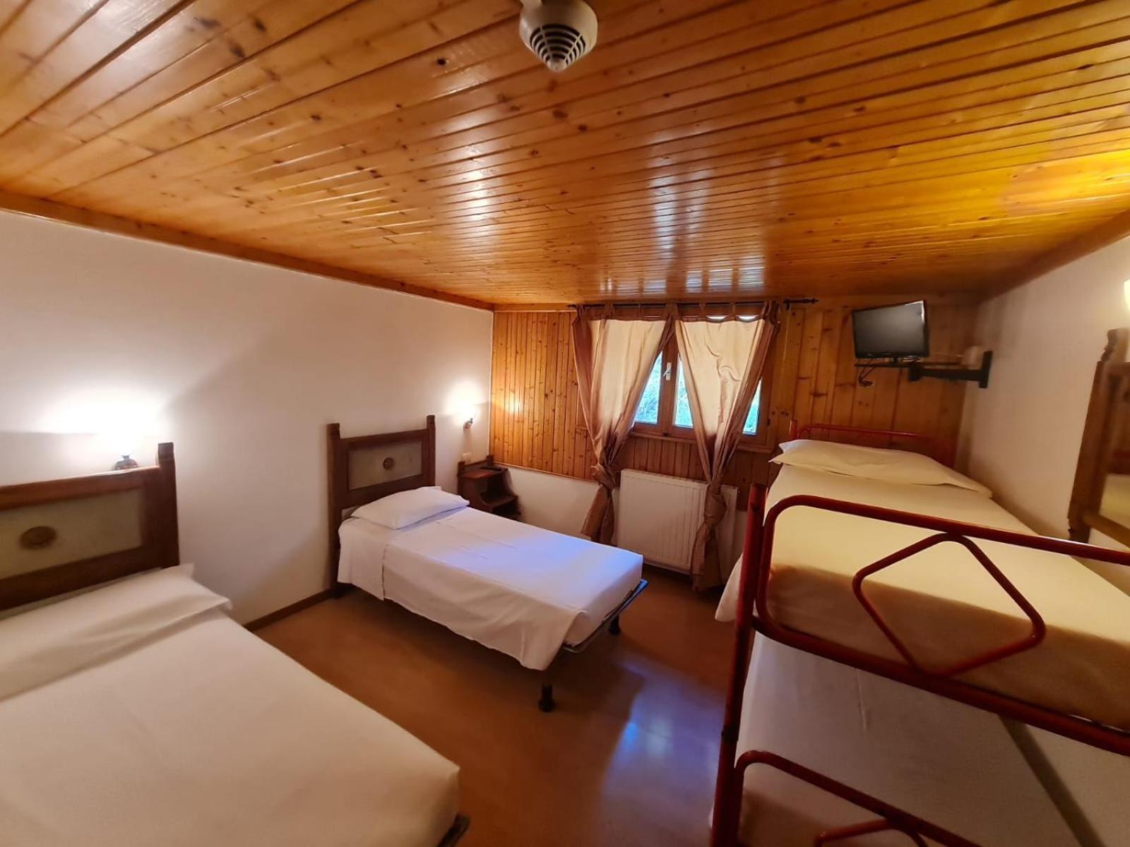 Hostel Il Pirata กาวาเรโน ภายนอก รูปภาพ