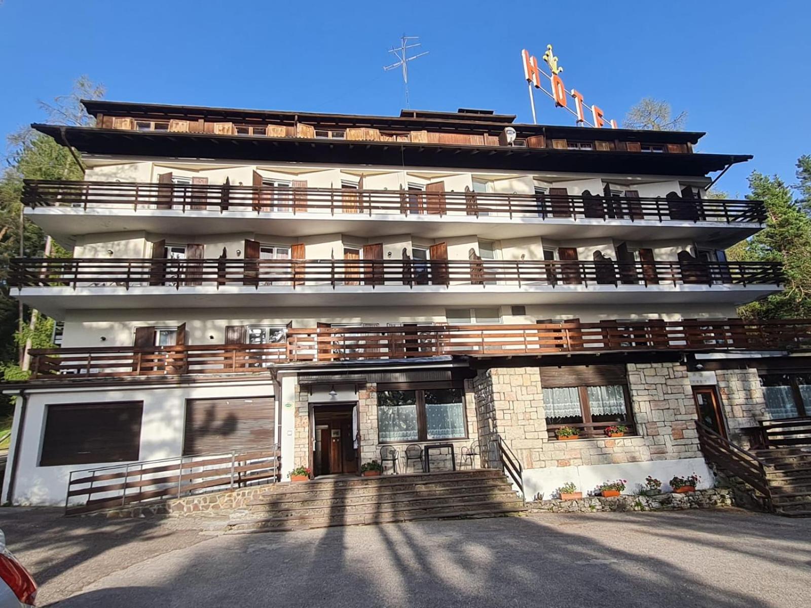 Hostel Il Pirata กาวาเรโน ภายนอก รูปภาพ