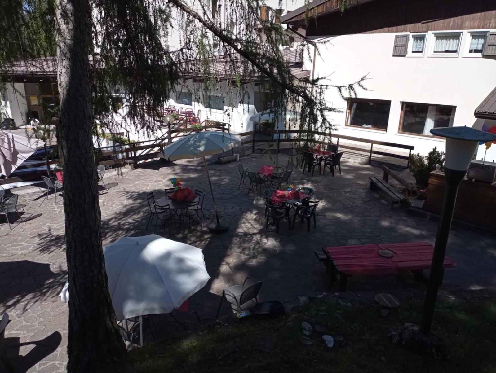 Hostel Il Pirata กาวาเรโน ภายนอก รูปภาพ